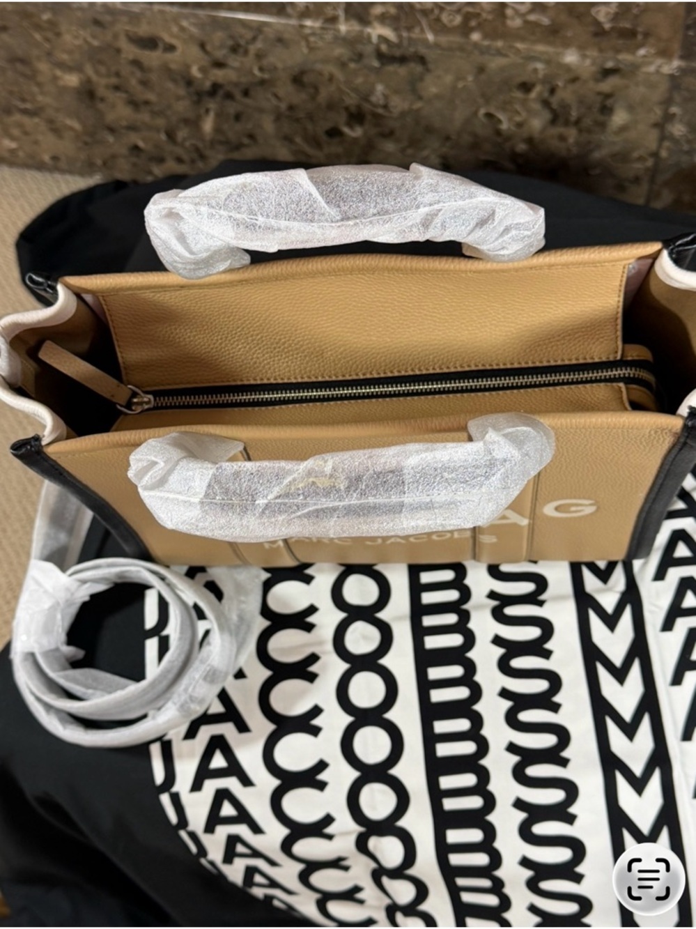 LEATHER Tan and Black 'The Tote Bag' Logo Tote crossbody strap dust cover - Picture 2 of 10